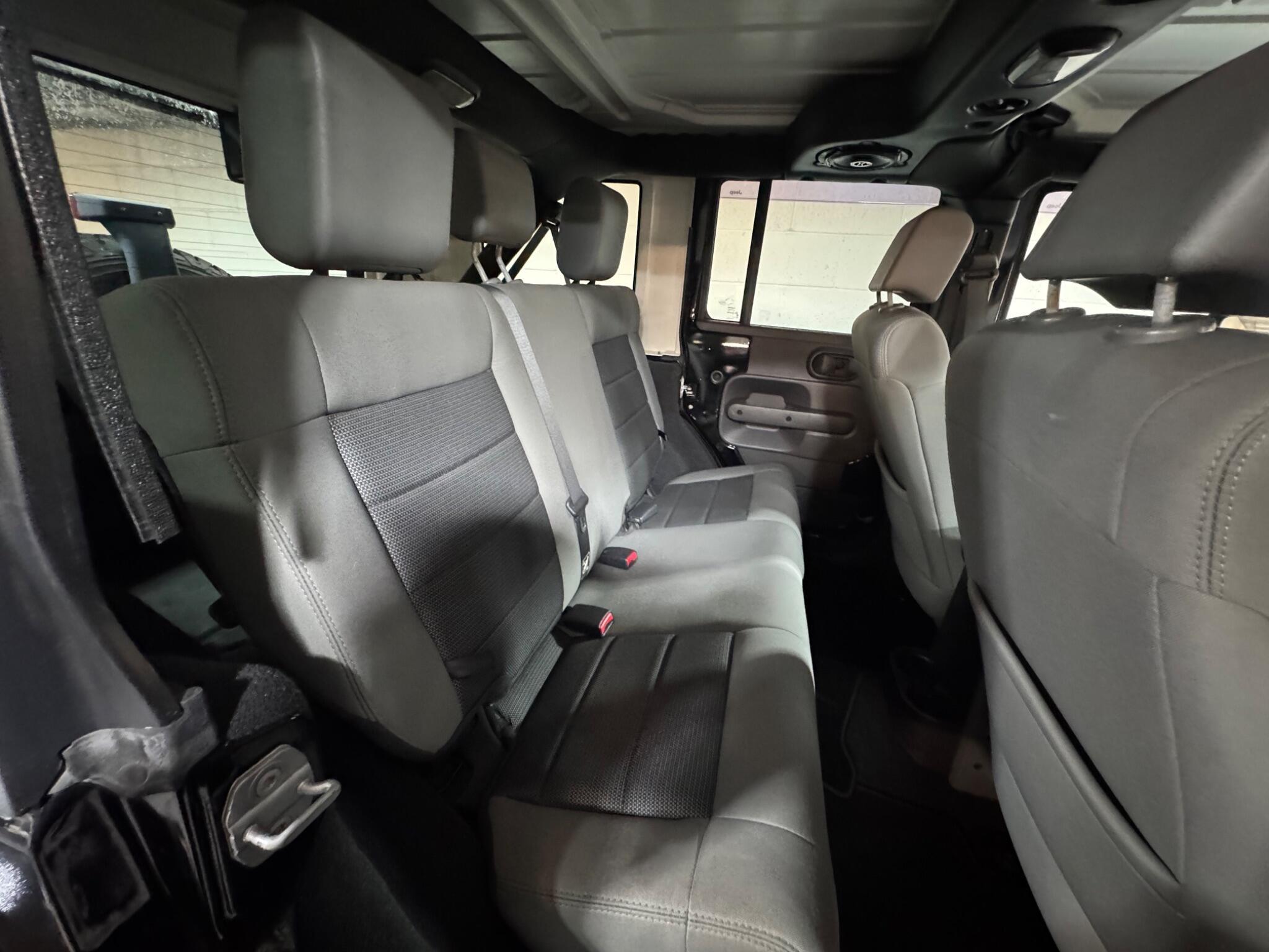 Jeep Wrangler - Image 11
