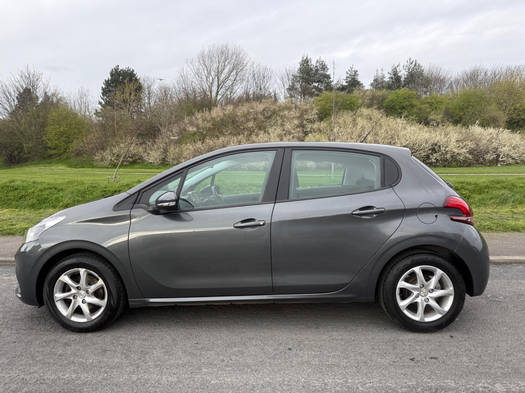 Peugeot 208 - Image 5