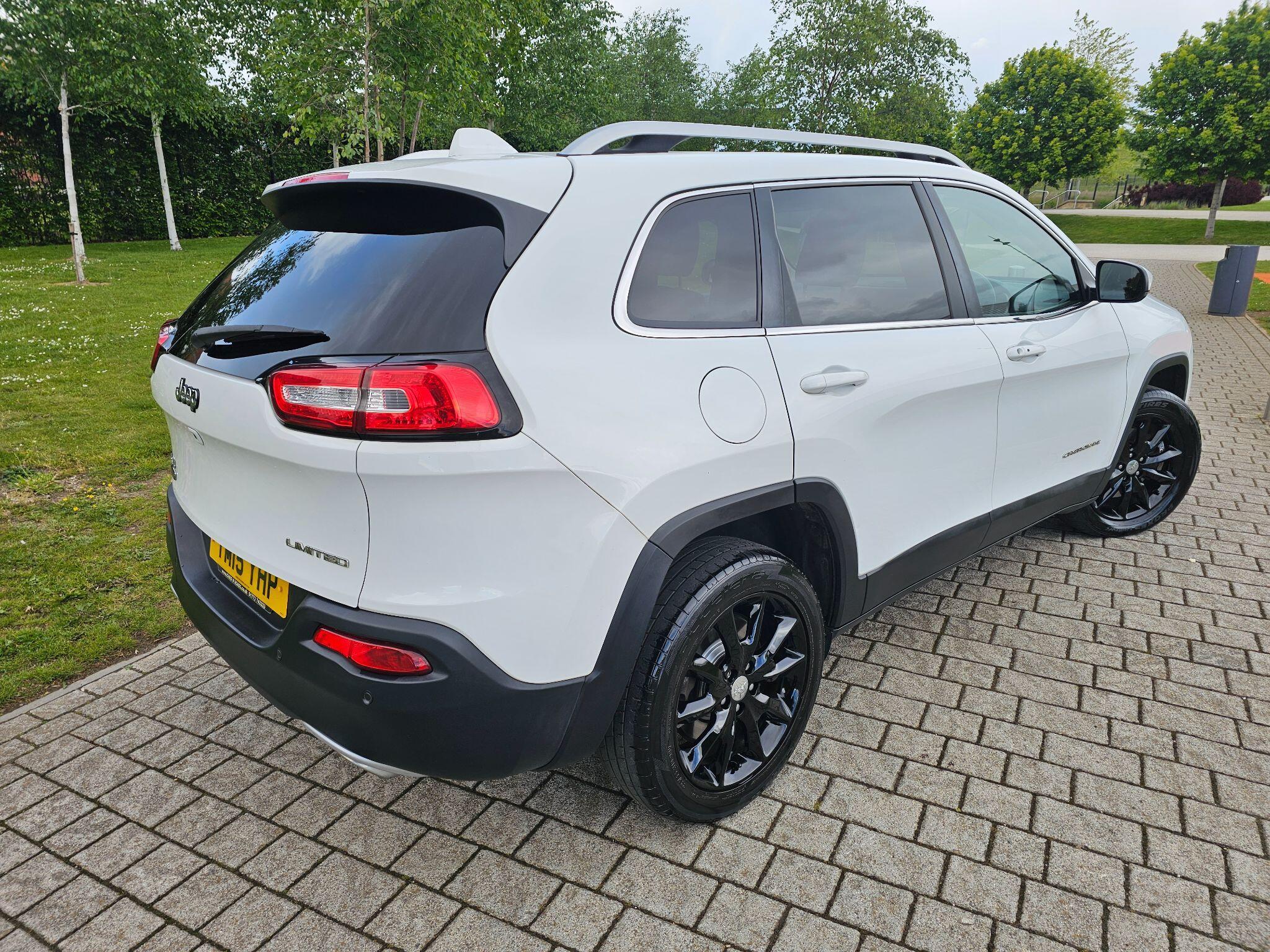 Jeep Cherokee - Image 27