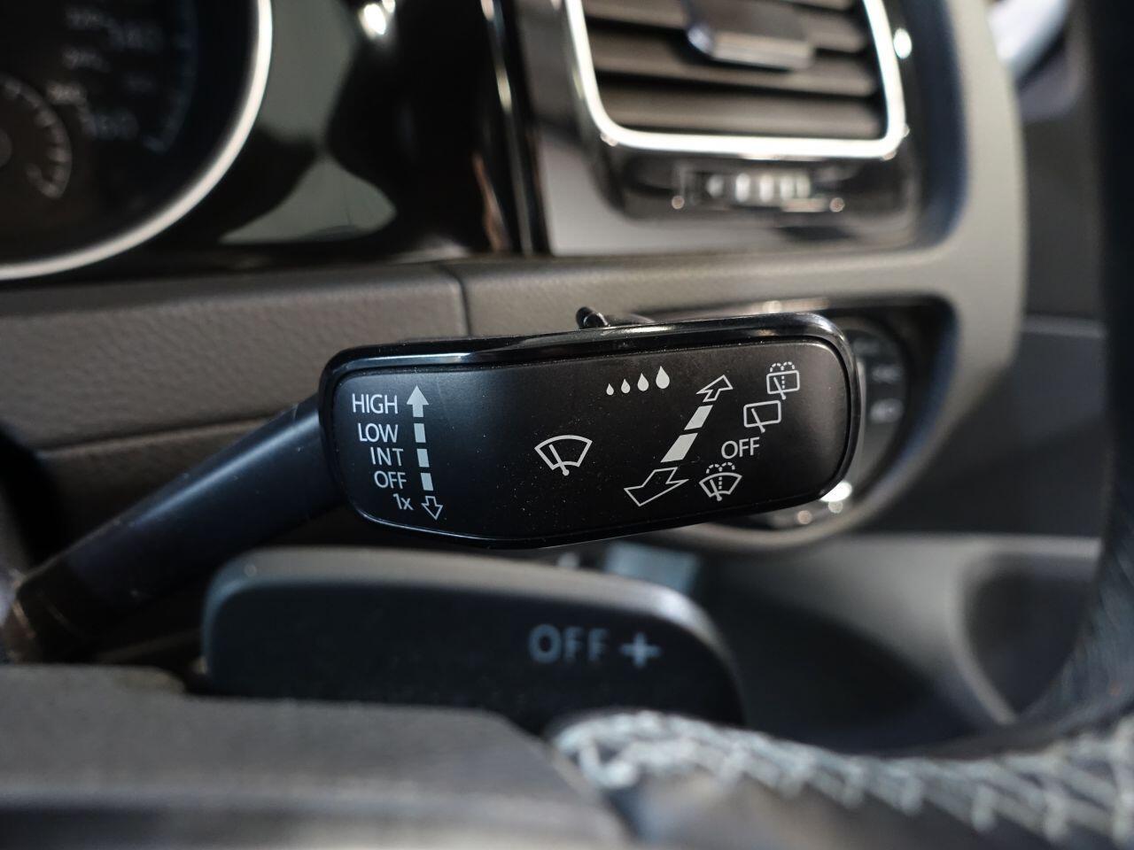 Volkswagen Golf - Image 22