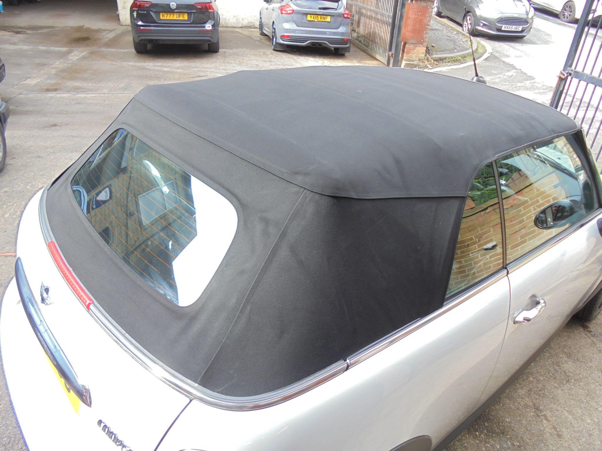 MINI Convertible - Image 11