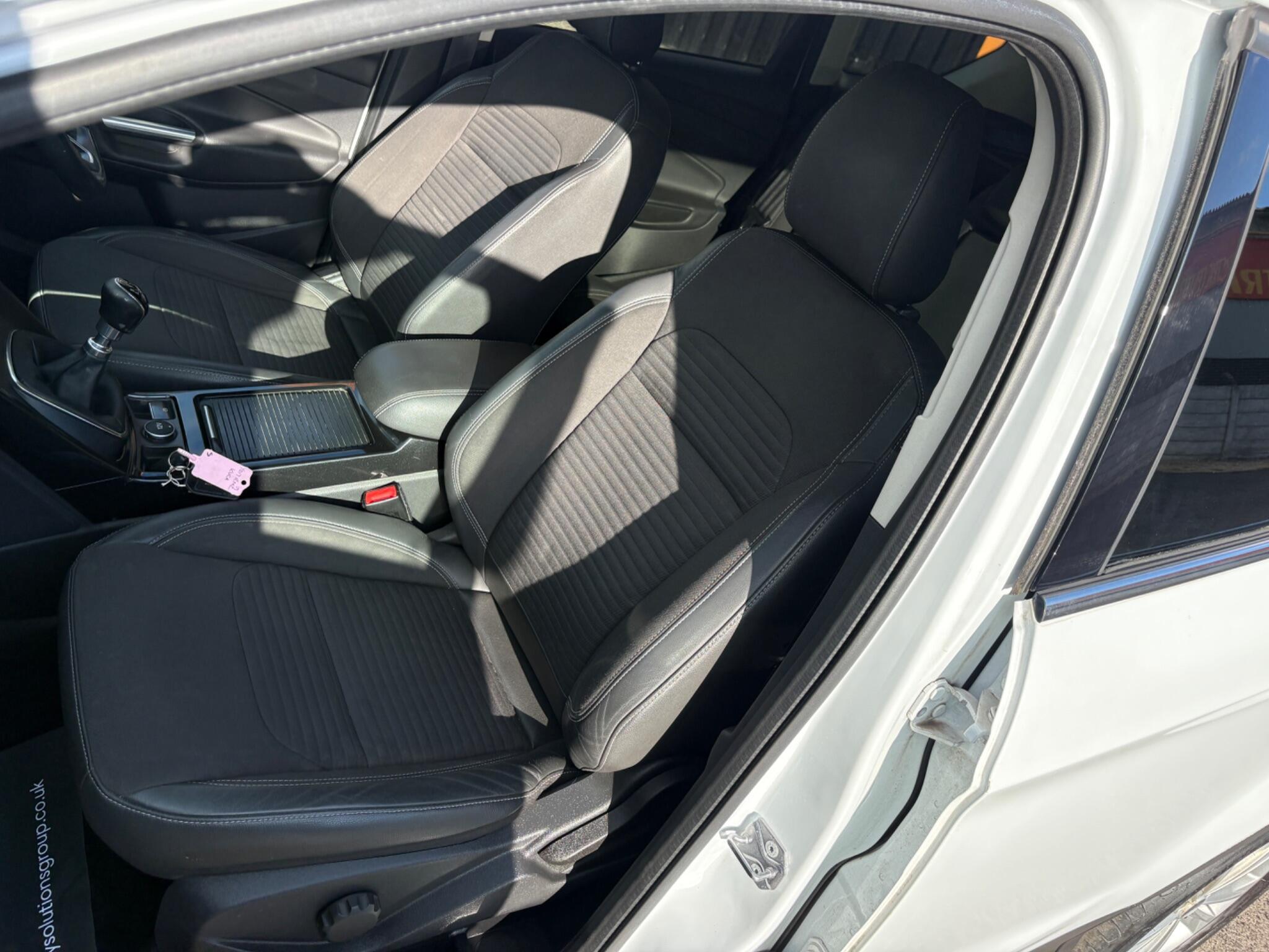 Ford Kuga - Image 17