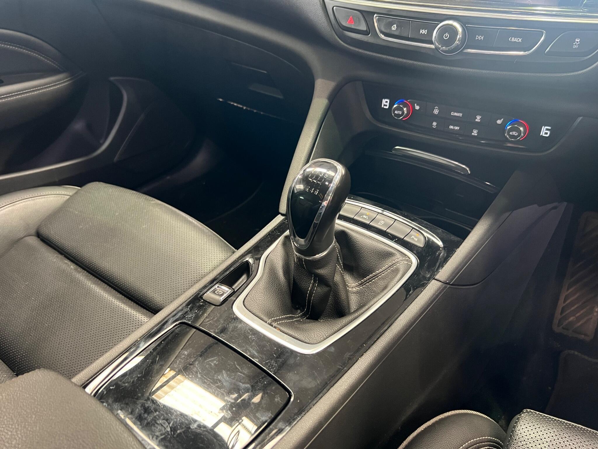 Vauxhall Insignia - Image 15