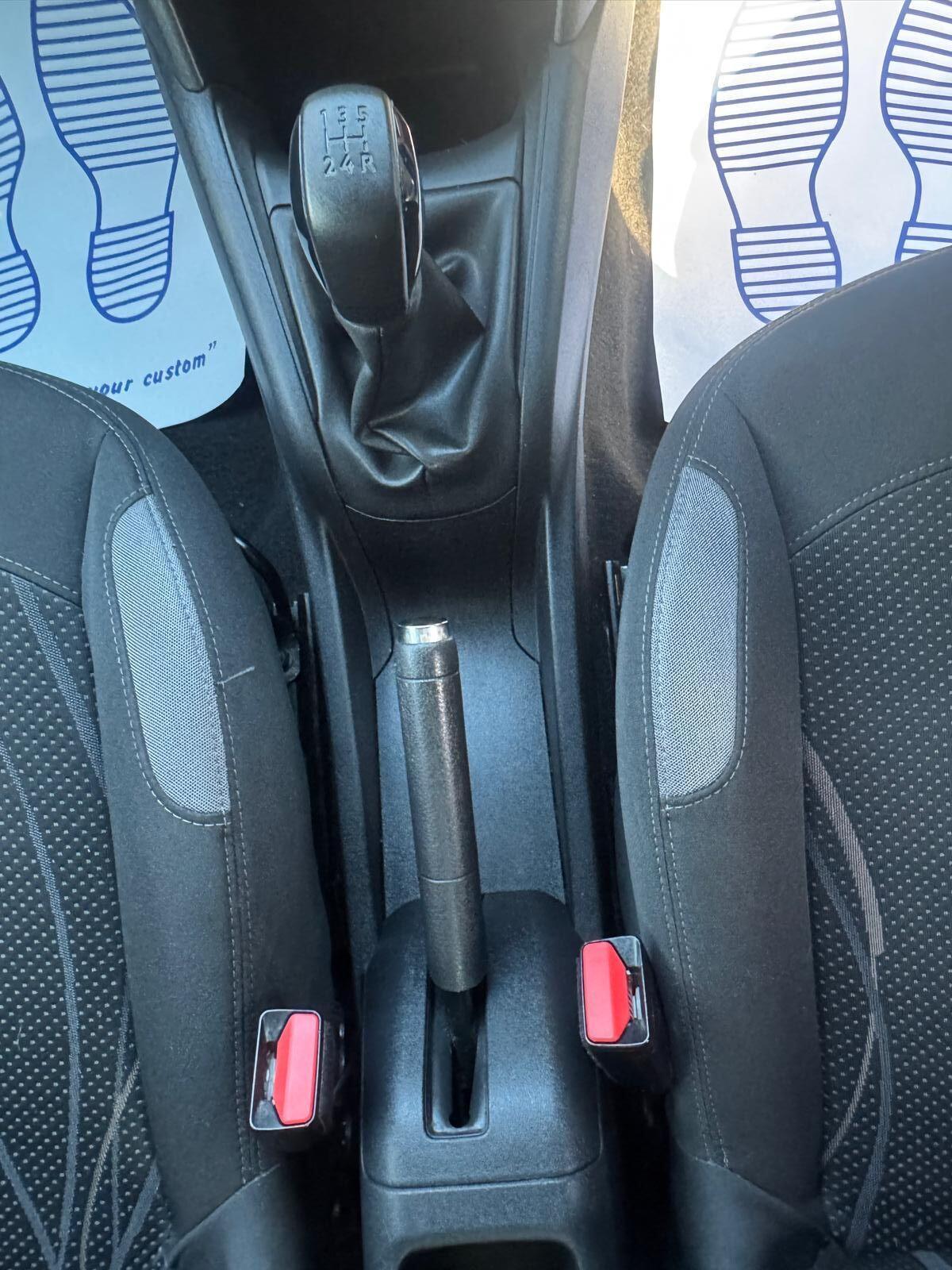 Peugeot 208 - Image 17