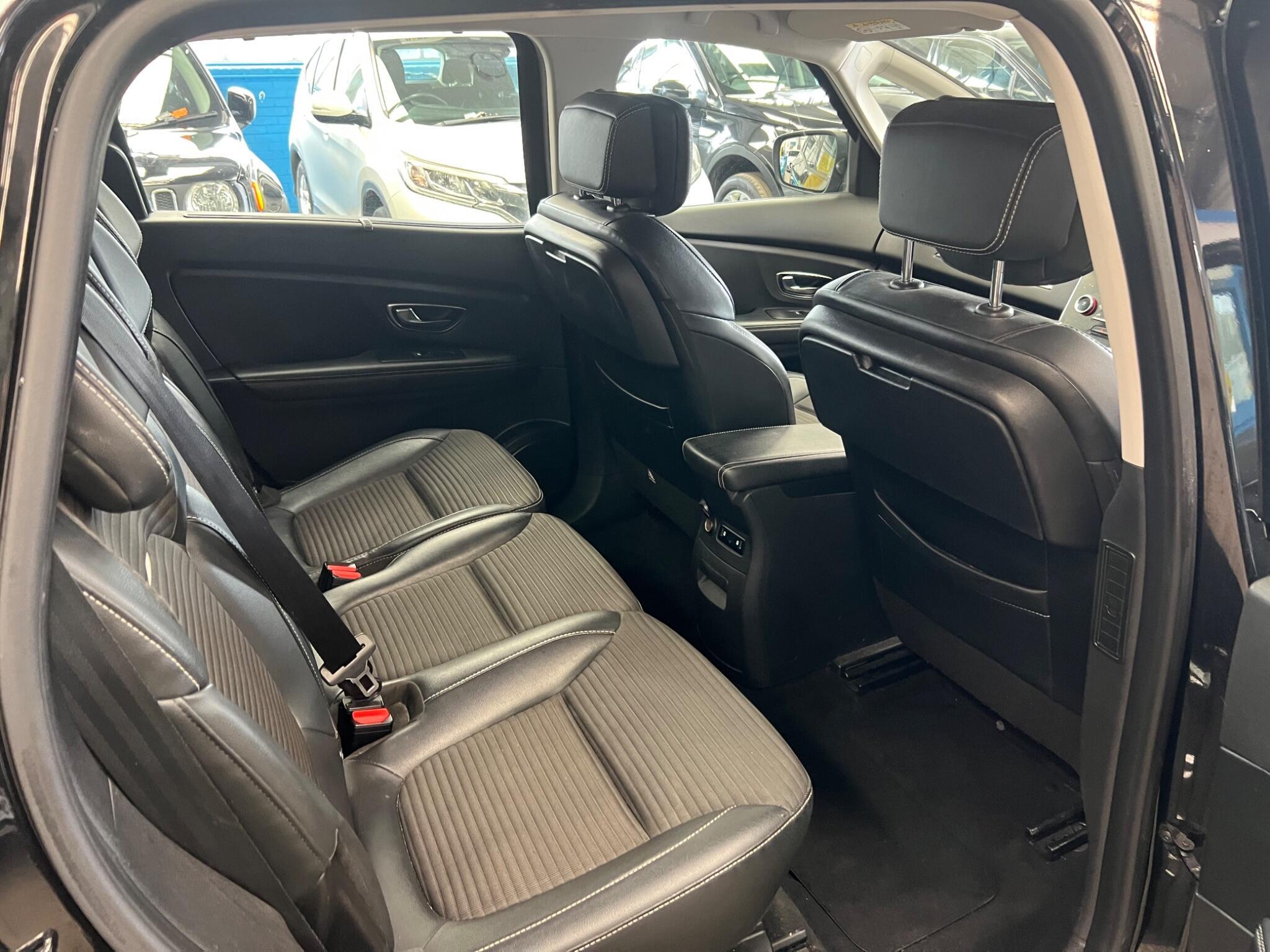 Renault Grand Scenic - Image 24