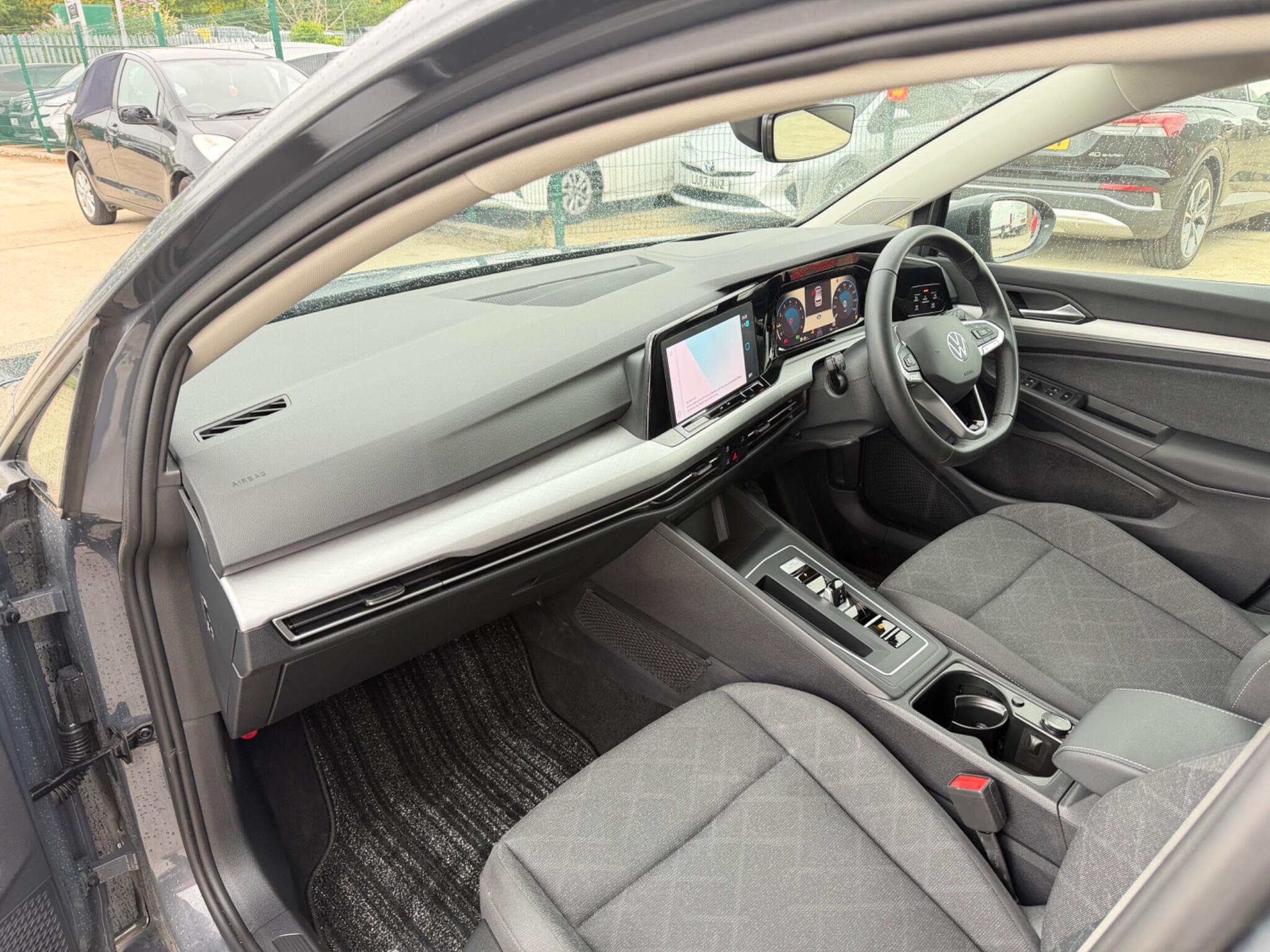 Volkswagen Golf - Image 8