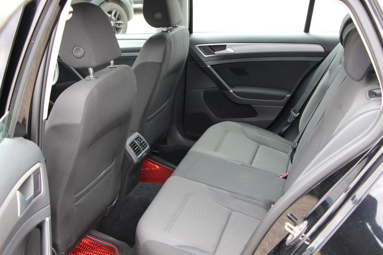 Volkswagen Golf - Image 17