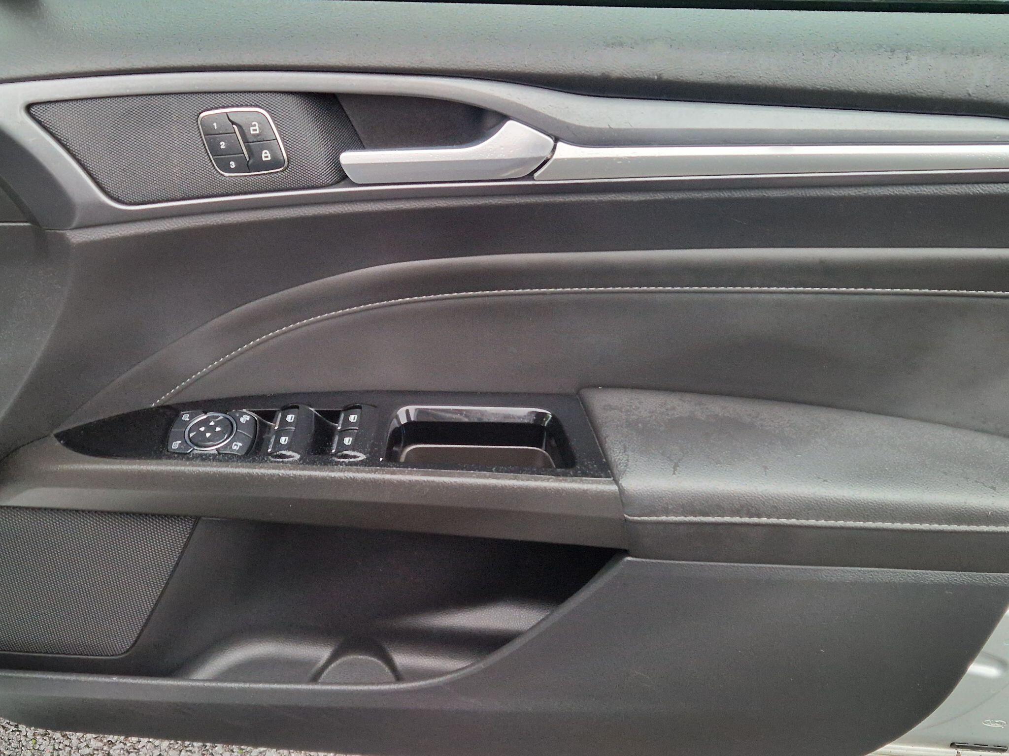 Ford Mondeo - Image 28