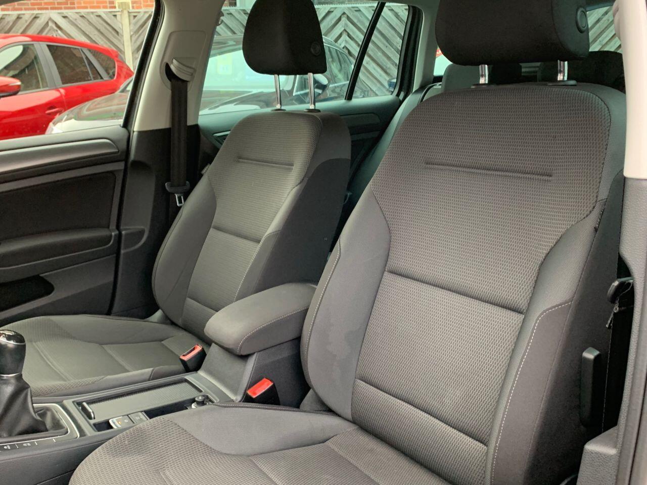 Volkswagen Golf - Image 10