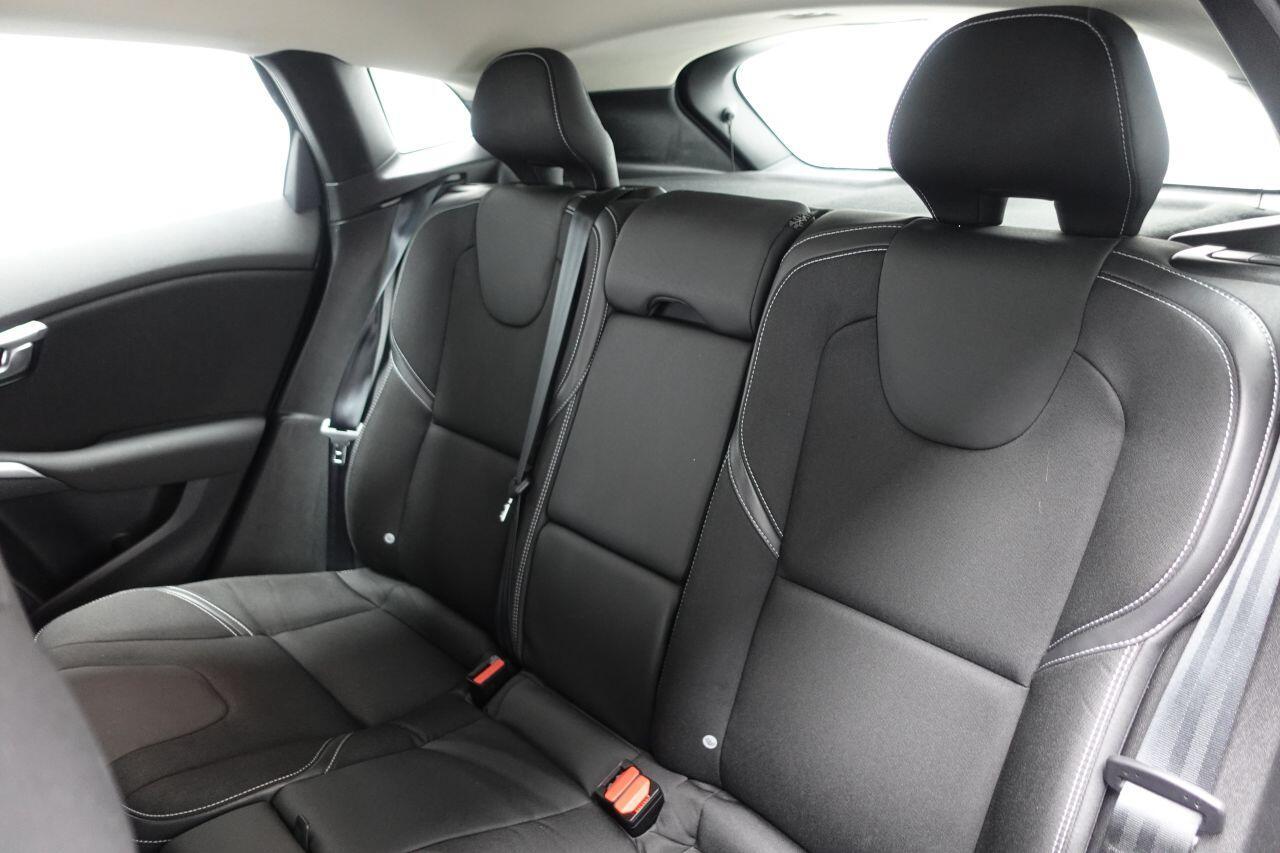 Volvo V40 - Image 18