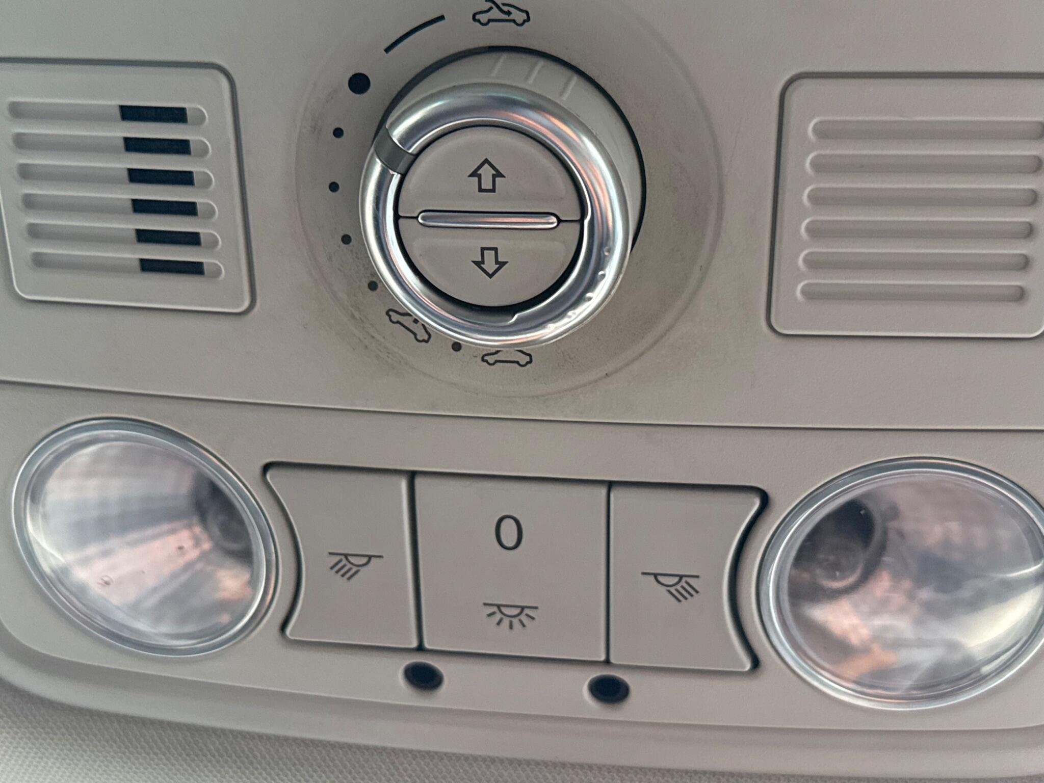 Volkswagen Tiguan - Image 43