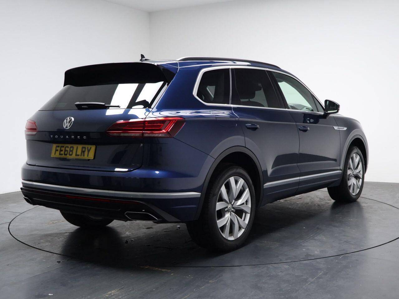 Volkswagen Touareg - Image 14