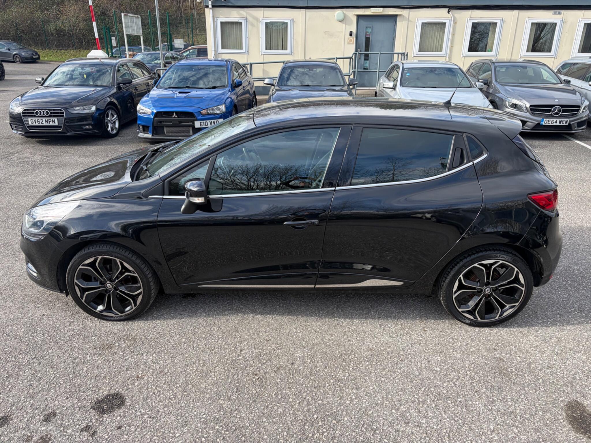 Renault Clio - Image 9