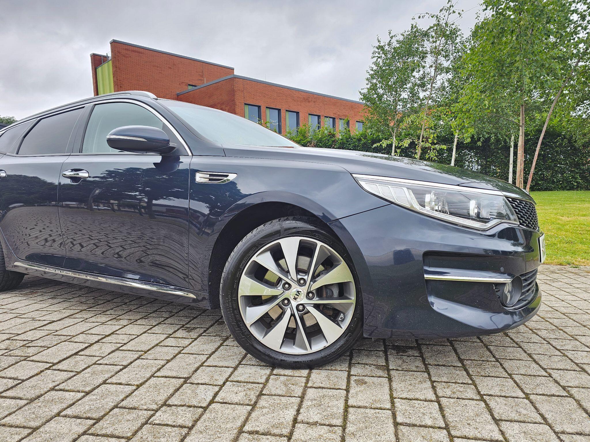 Kia Optima - Image 11
