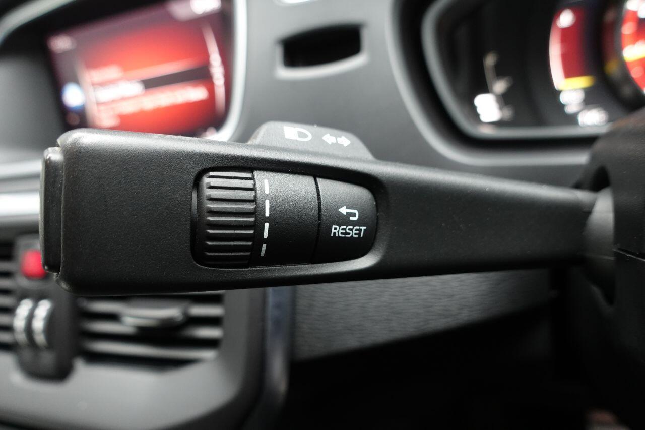 Volvo V40 - Image 32