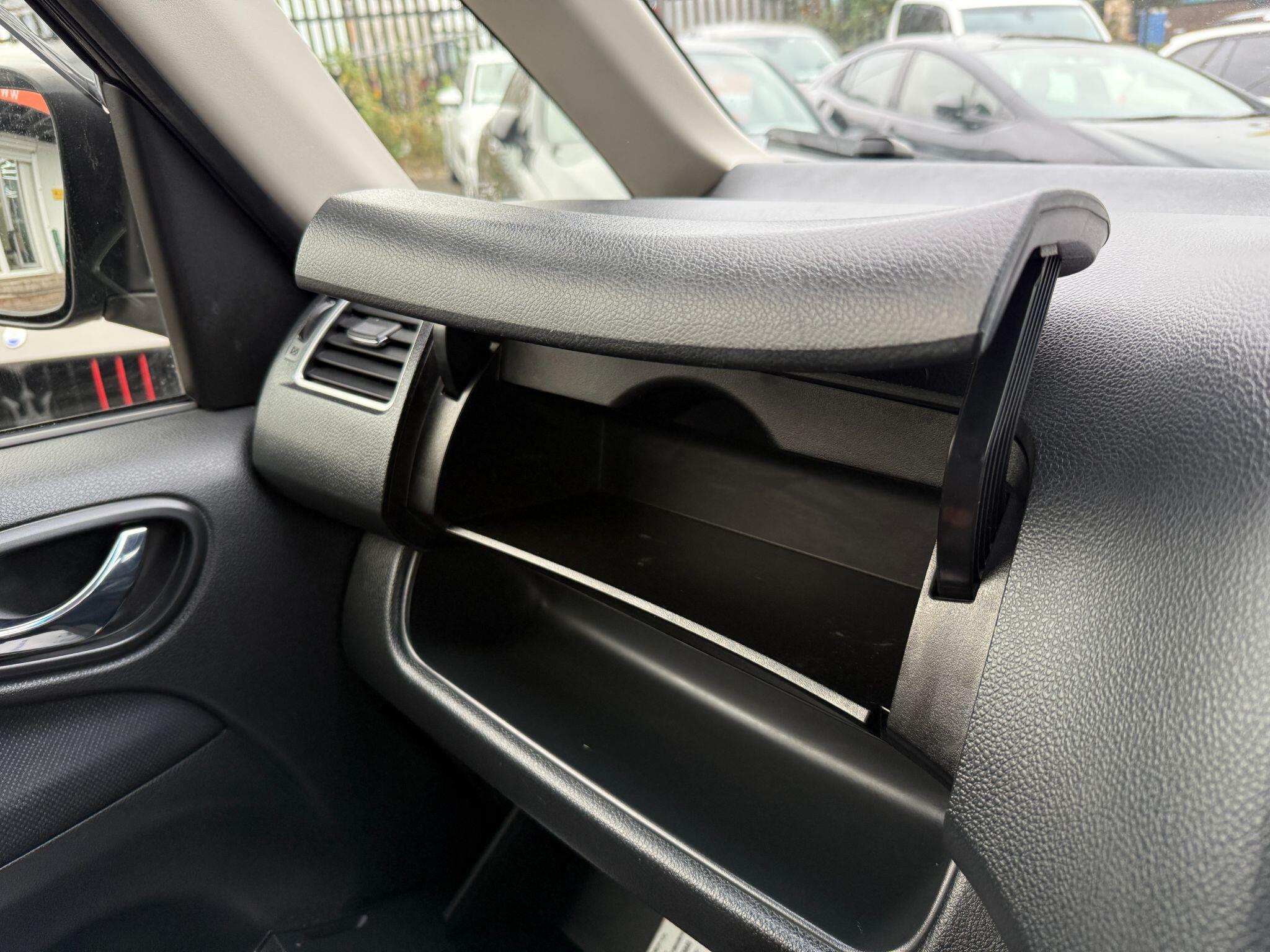 Nissan Serena - Image 63