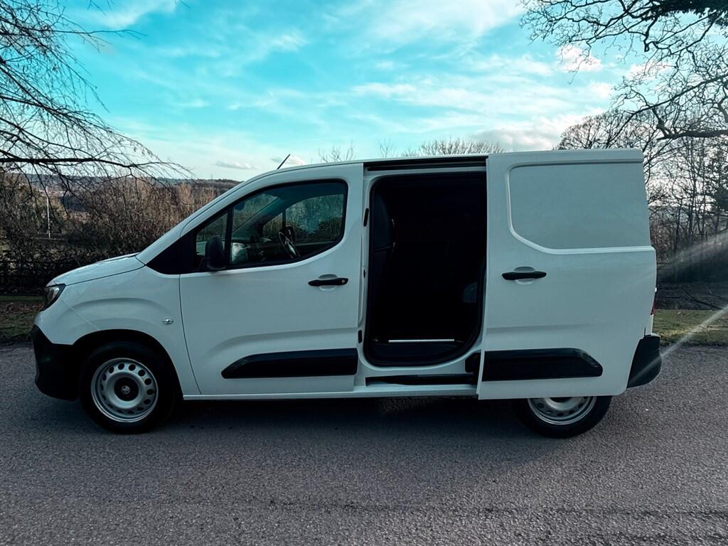 Vauxhall Combo - Image 9