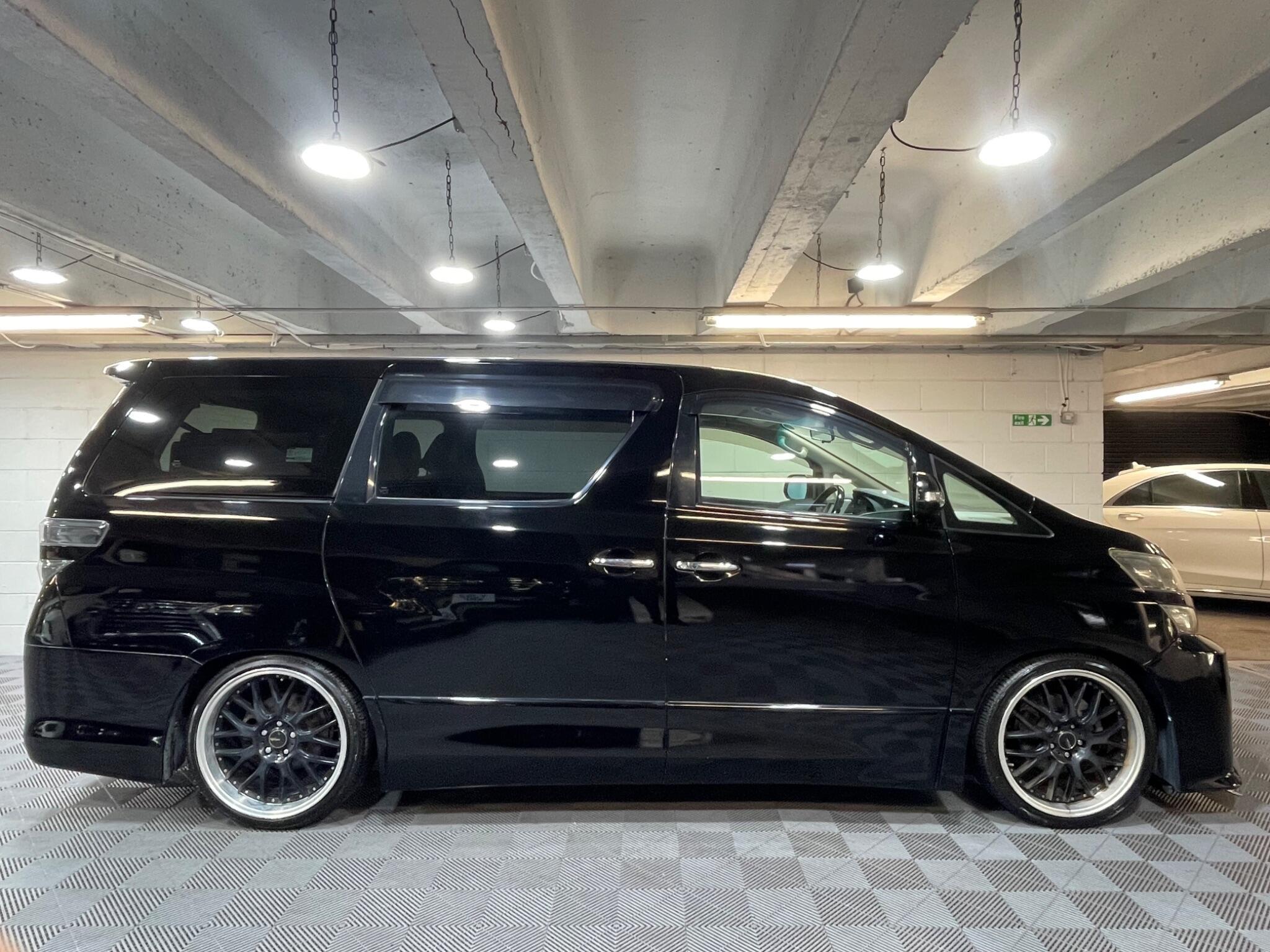 Toyota Vellfire - Image 6