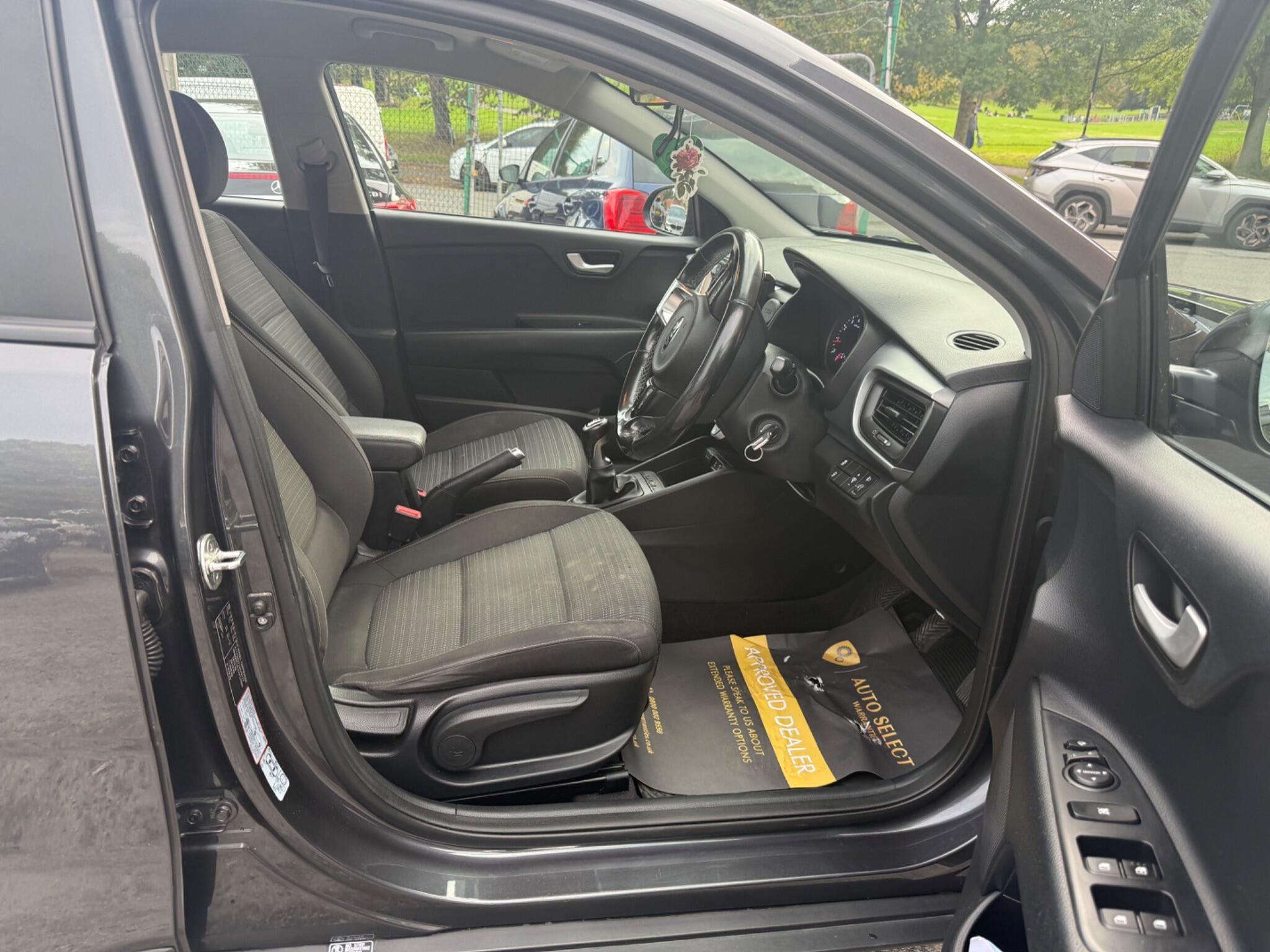 Kia Stonic - Image 14