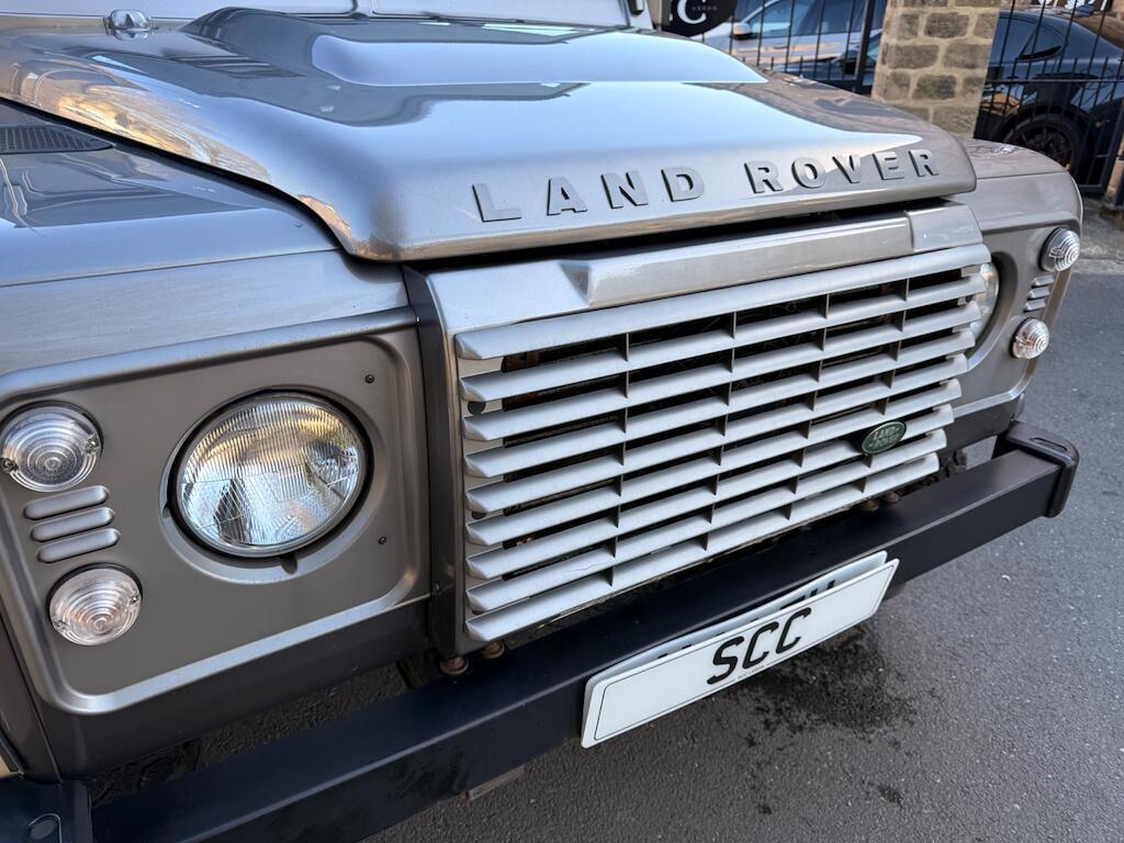 Land Rover Defender 110 - Image 32