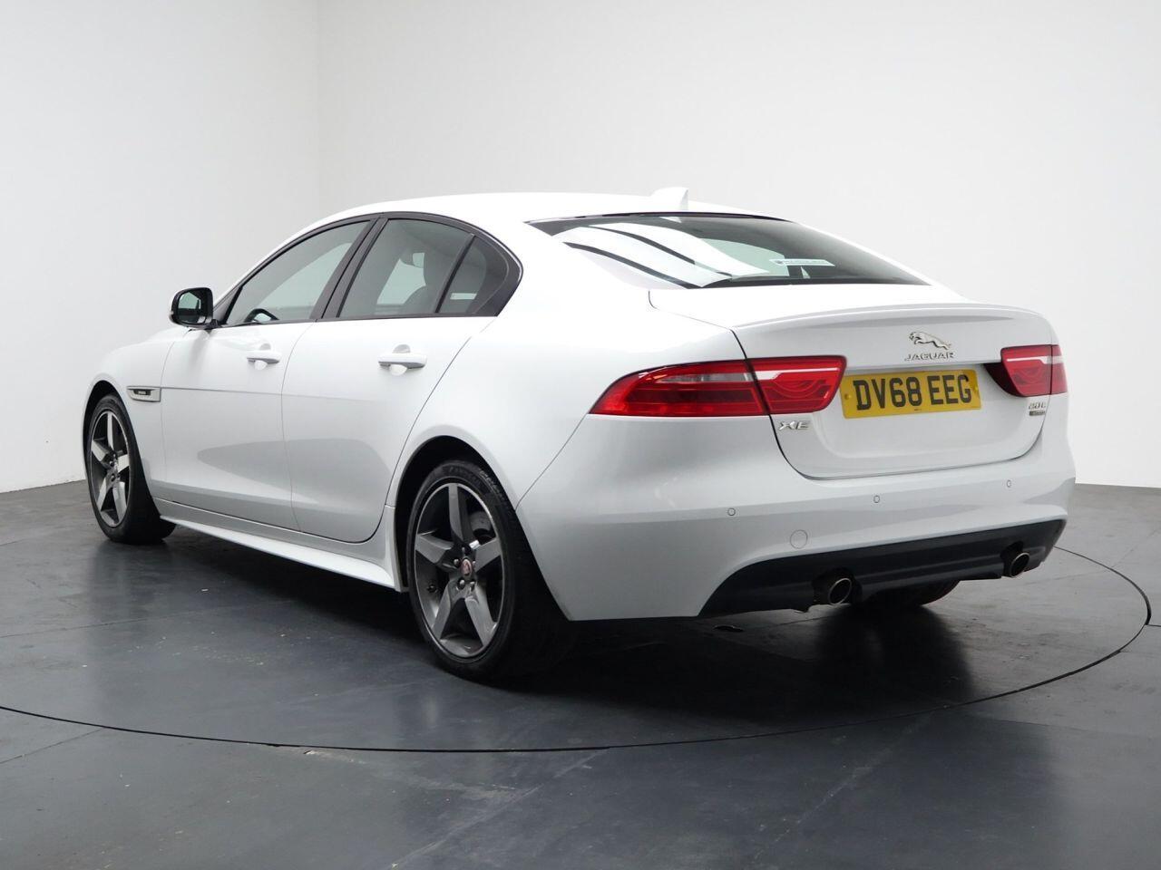 Jaguar XE - Image 9
