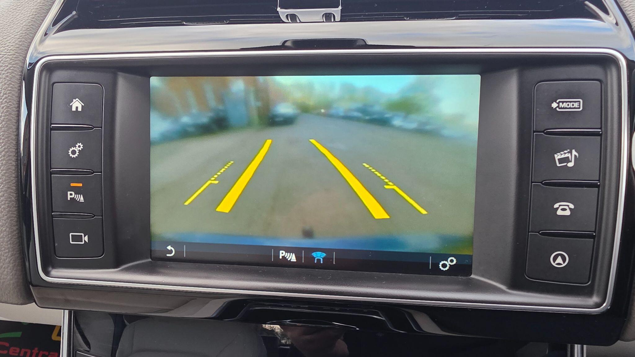 Jaguar XE - Image 27