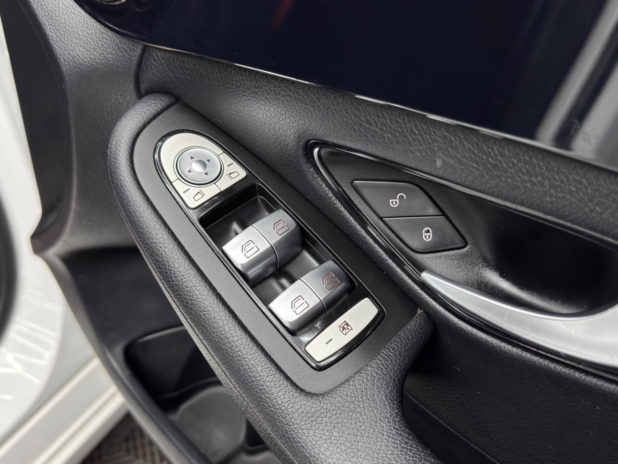 Mercedes C Class - Image 37