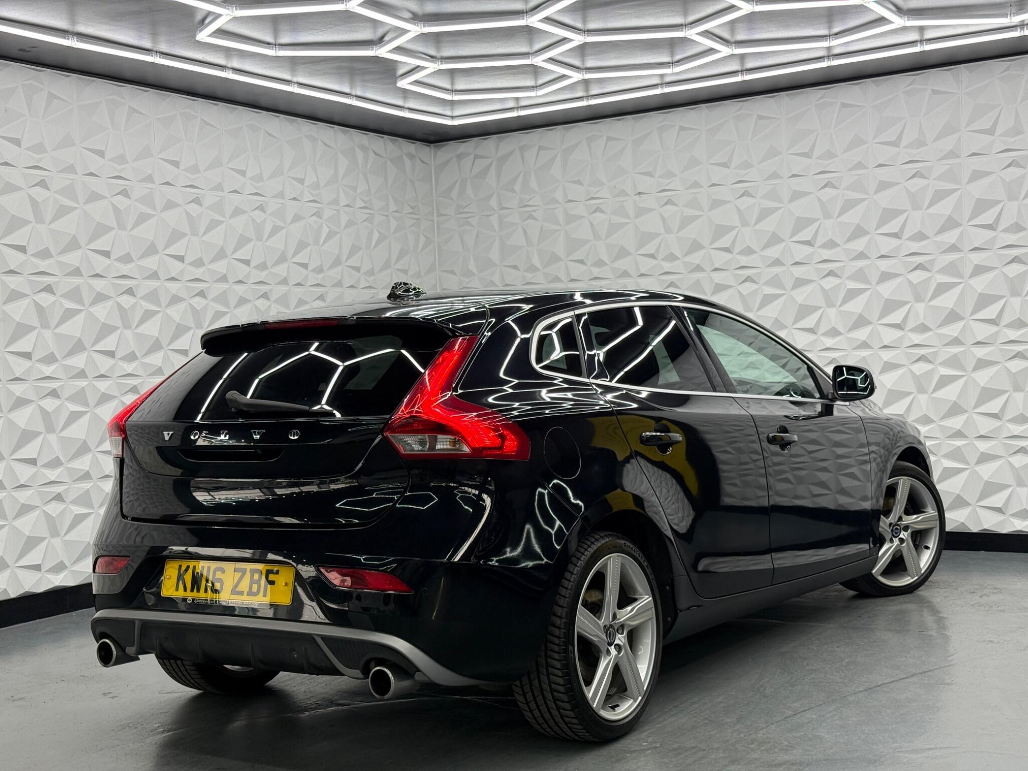 Volvo V40 - Image 3