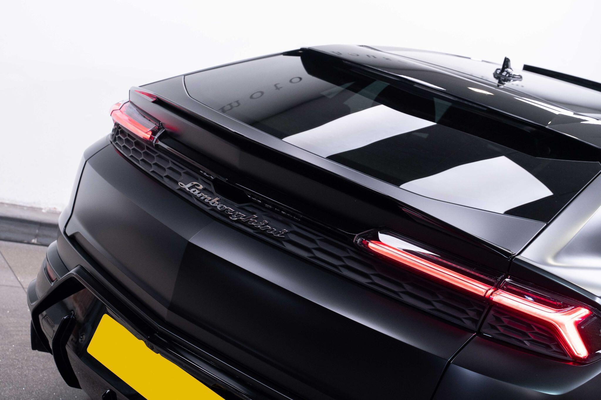 Lamborghini Urus - Image 6