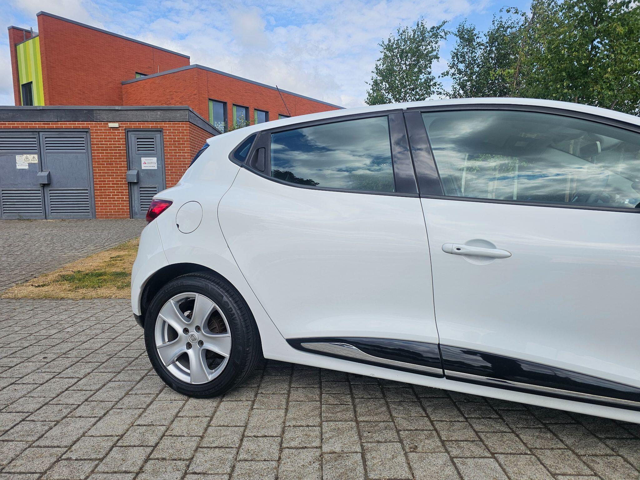 Renault Clio - Image 5