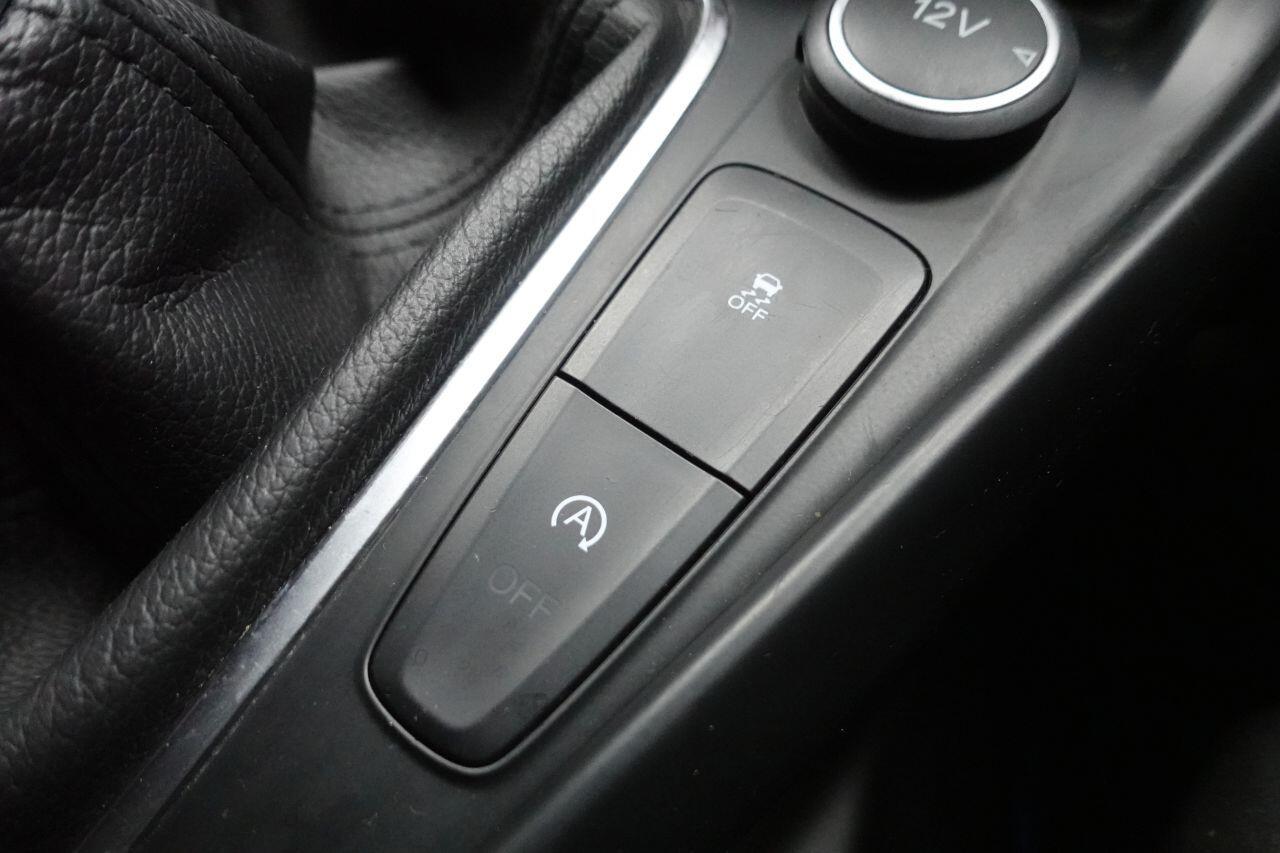 Ford Focus - Image 40