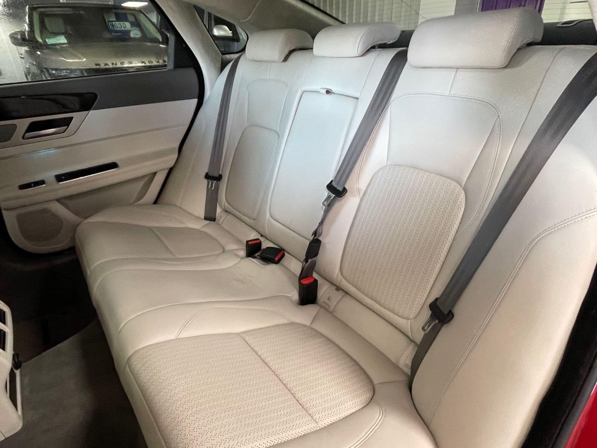 Jaguar XF - Image 28