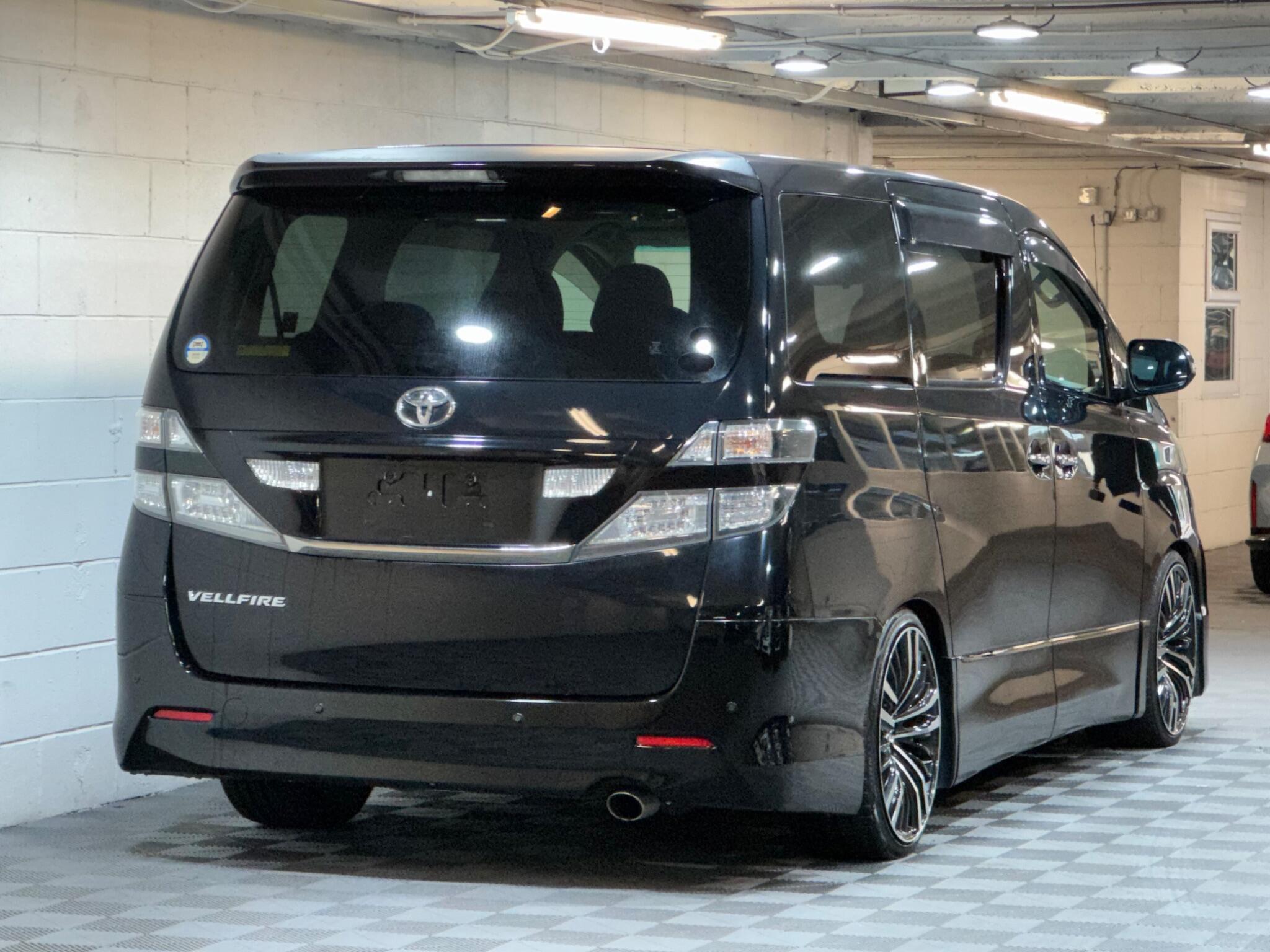 Toyota Vellfire - Image 4