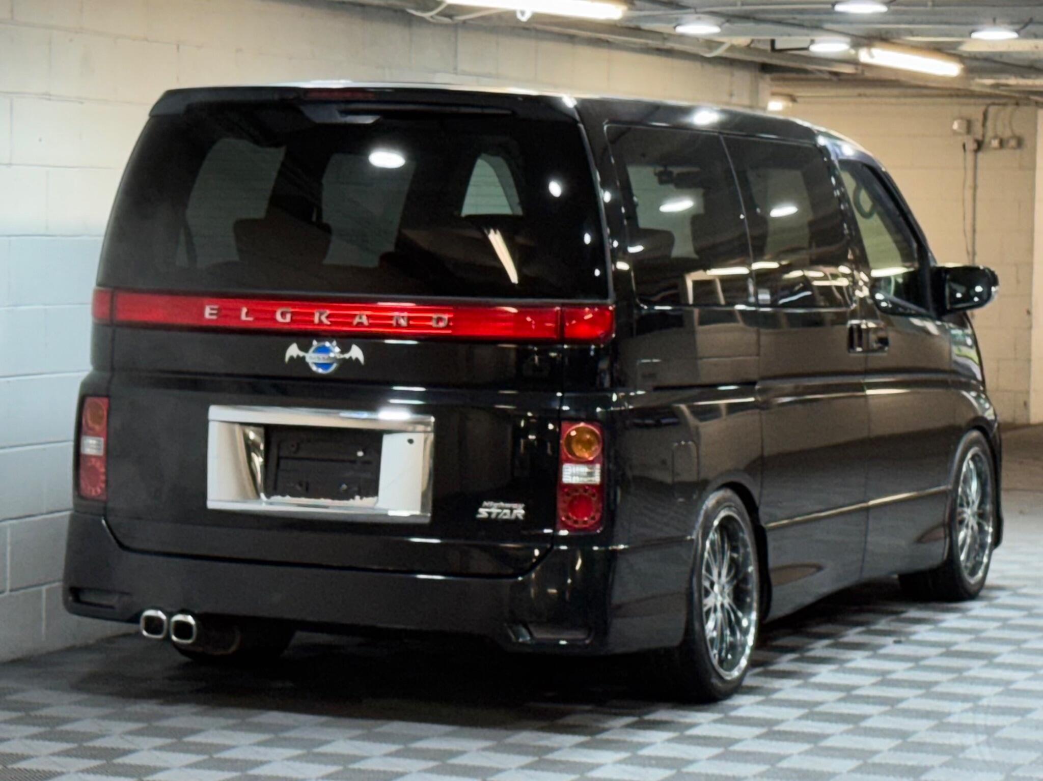 Nissan Elgrand - Image 4