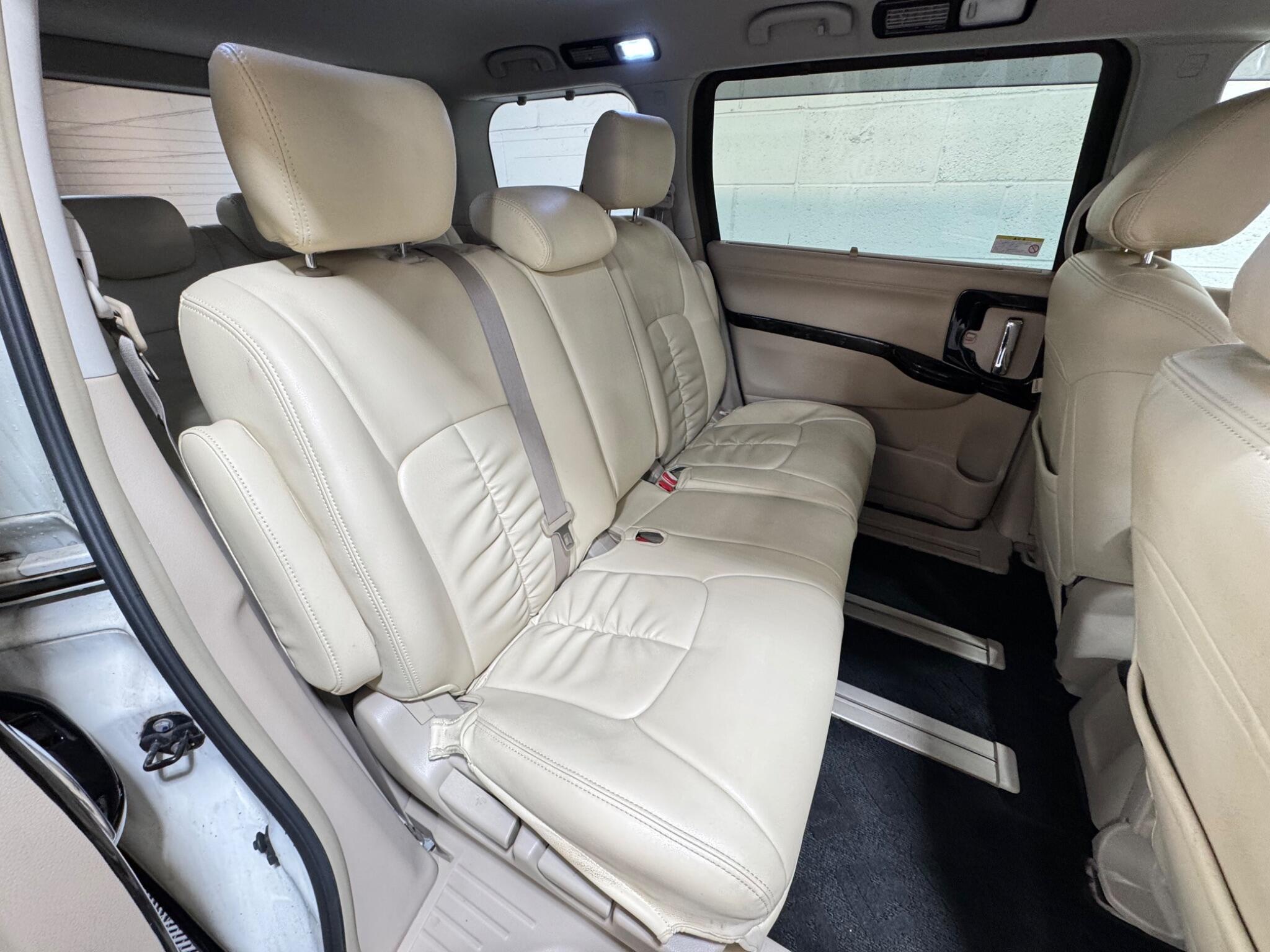Nissan Elgrand - Image 12