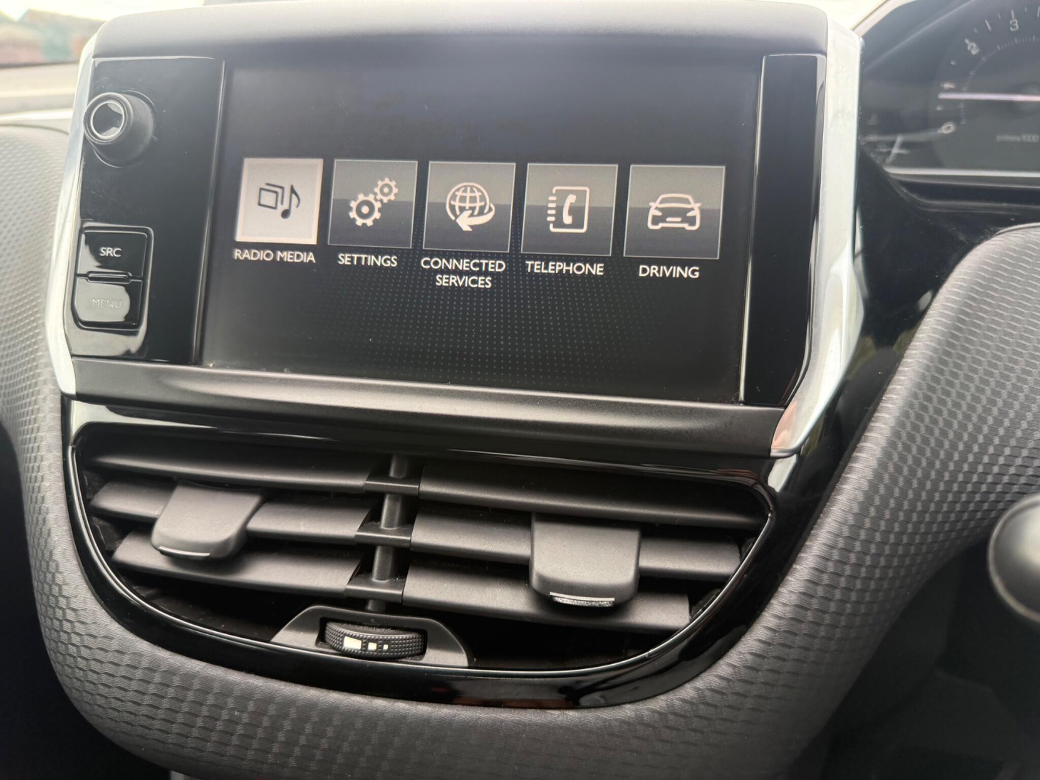 Peugeot 208 - Image 17