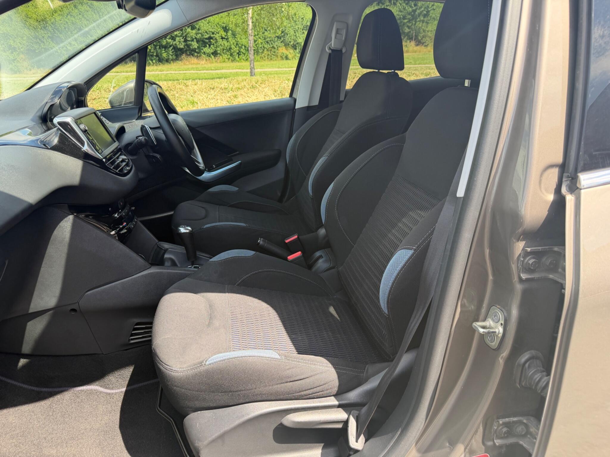 Peugeot 208 - Image 10