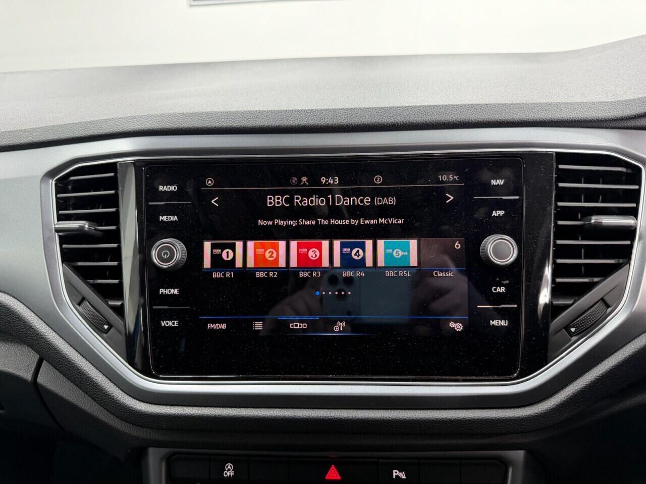 Volkswagen T-Roc - Image 34