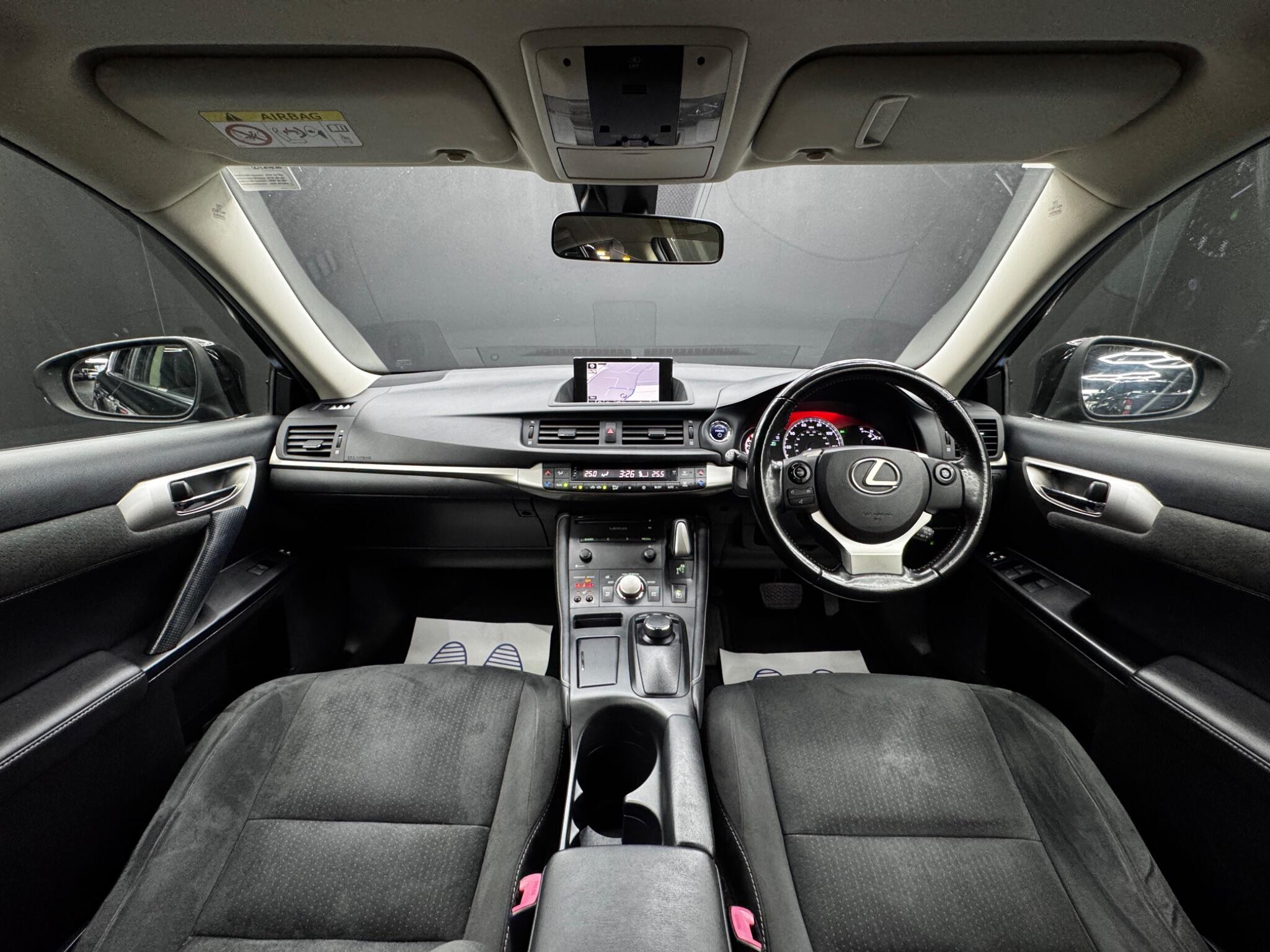 Lexus CT - Image 17