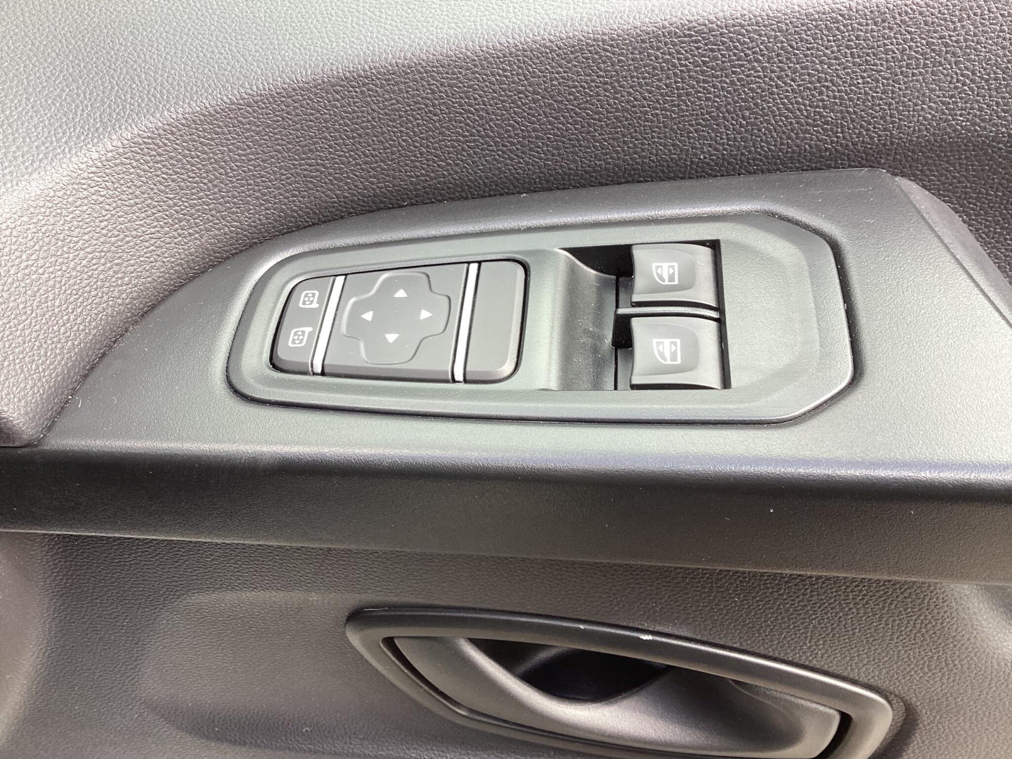 Renault Trafic - Image 13