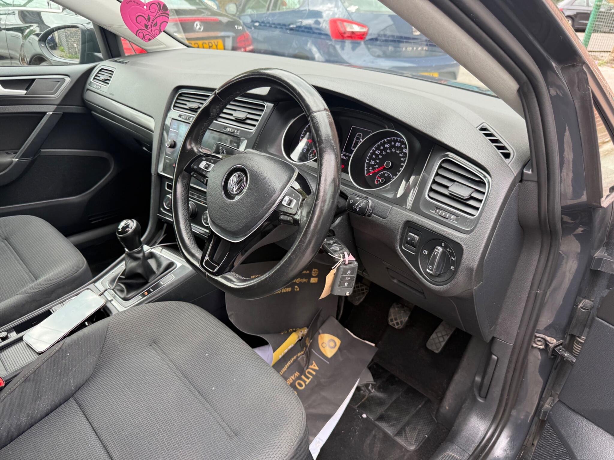 Volkswagen Golf - Image 17