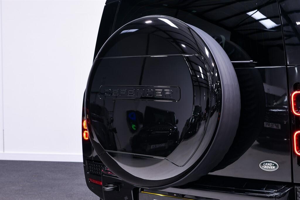 Land Rover Defender 110 - Image 17