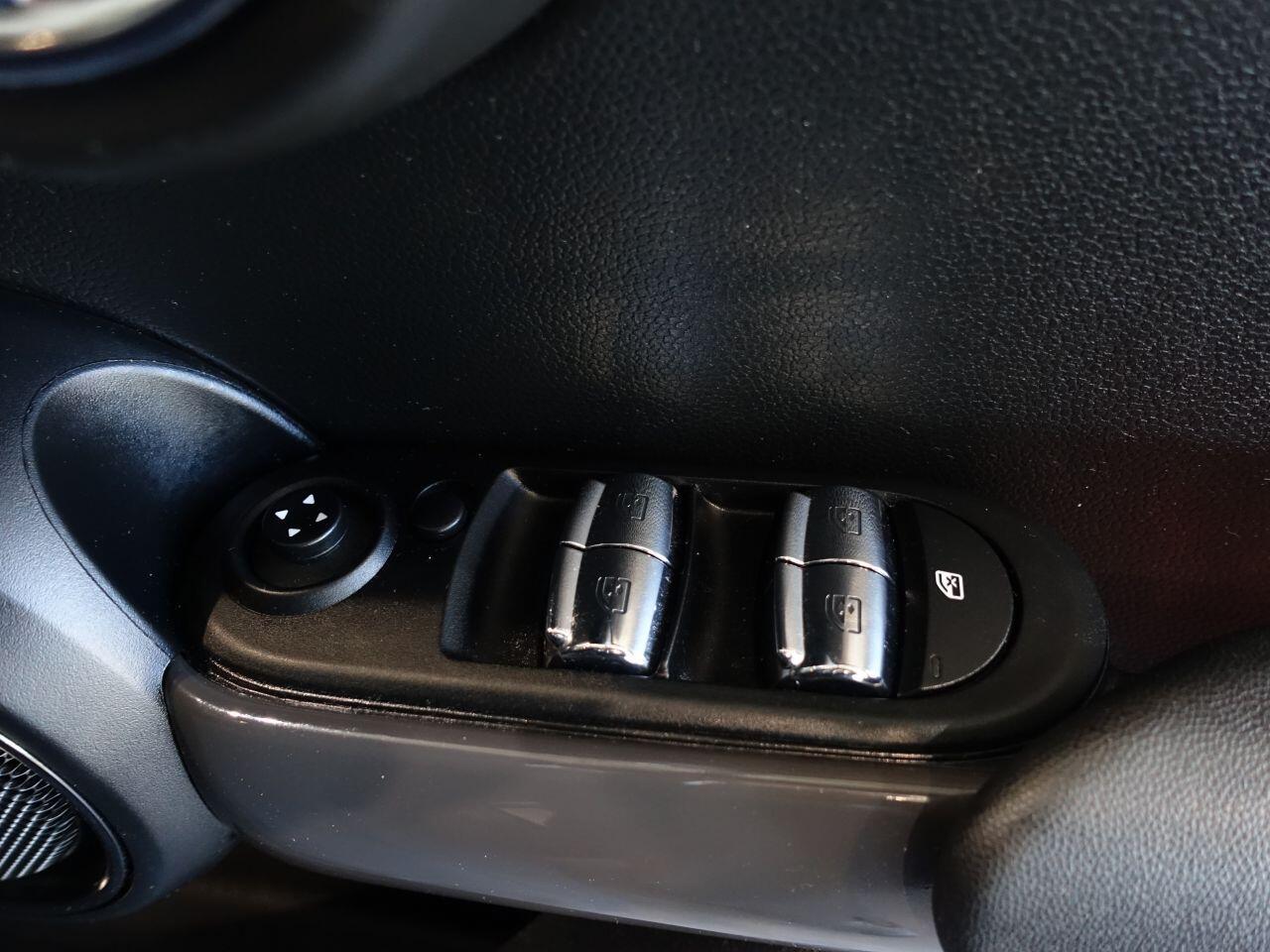 MINI Hatch - Image 24