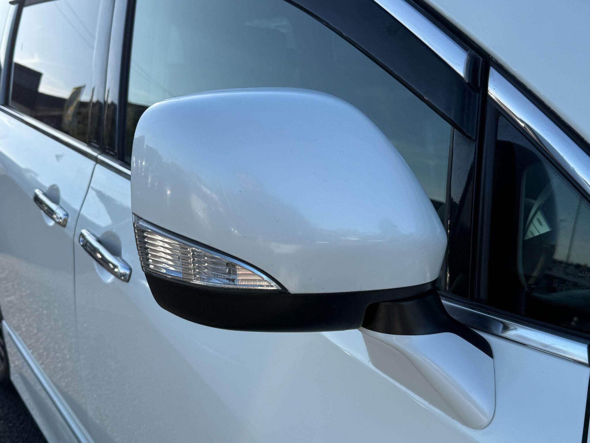 Nissan Elgrand - Image 11