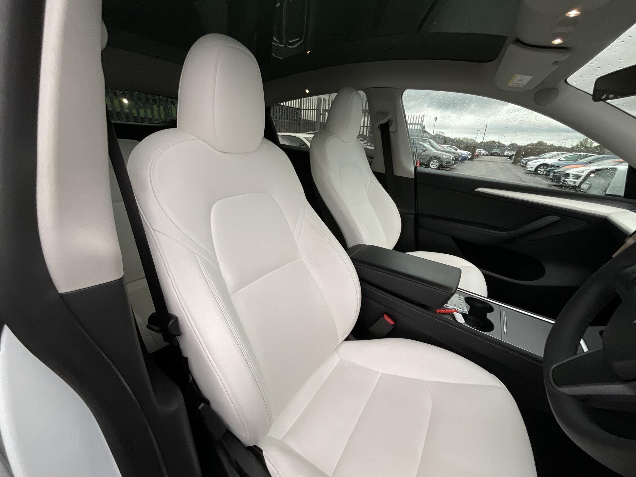 Tesla Model Y - Image 8