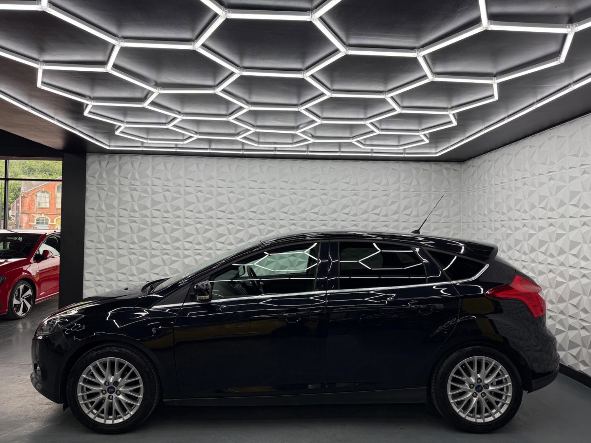 Ford Focus - Image 7