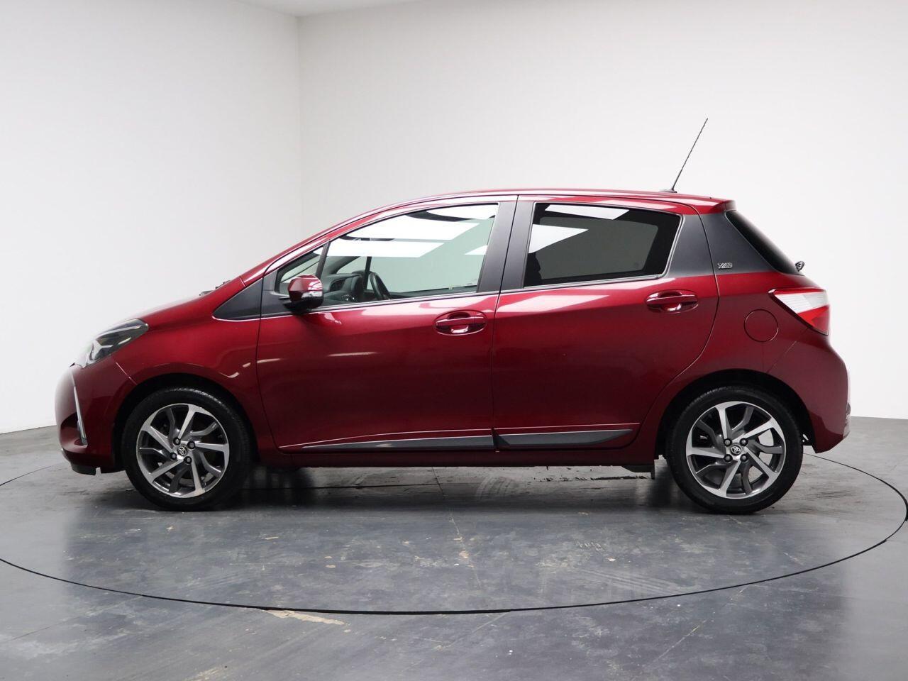 Toyota Yaris - Image 8
