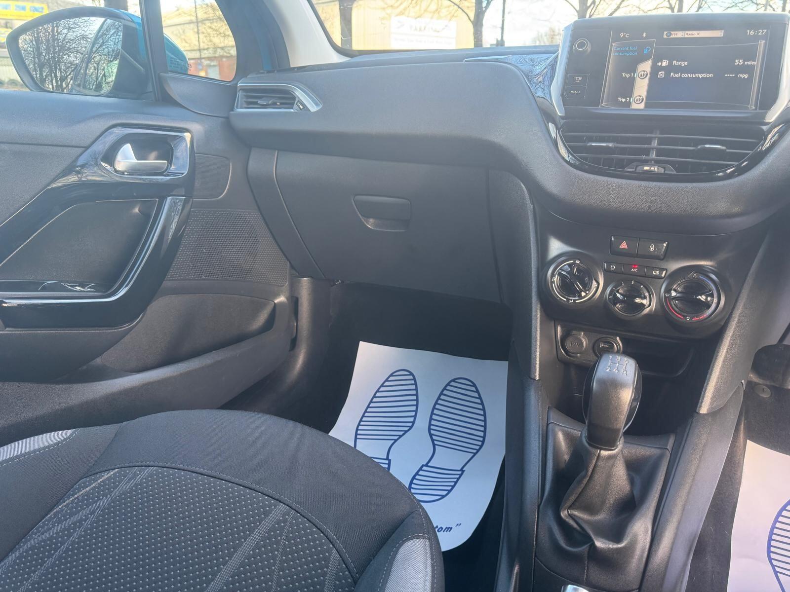 Peugeot 208 - Image 16