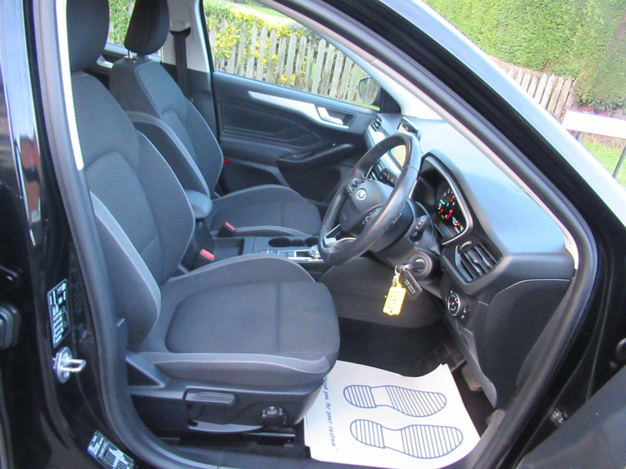 Ford Focus - Image 19
