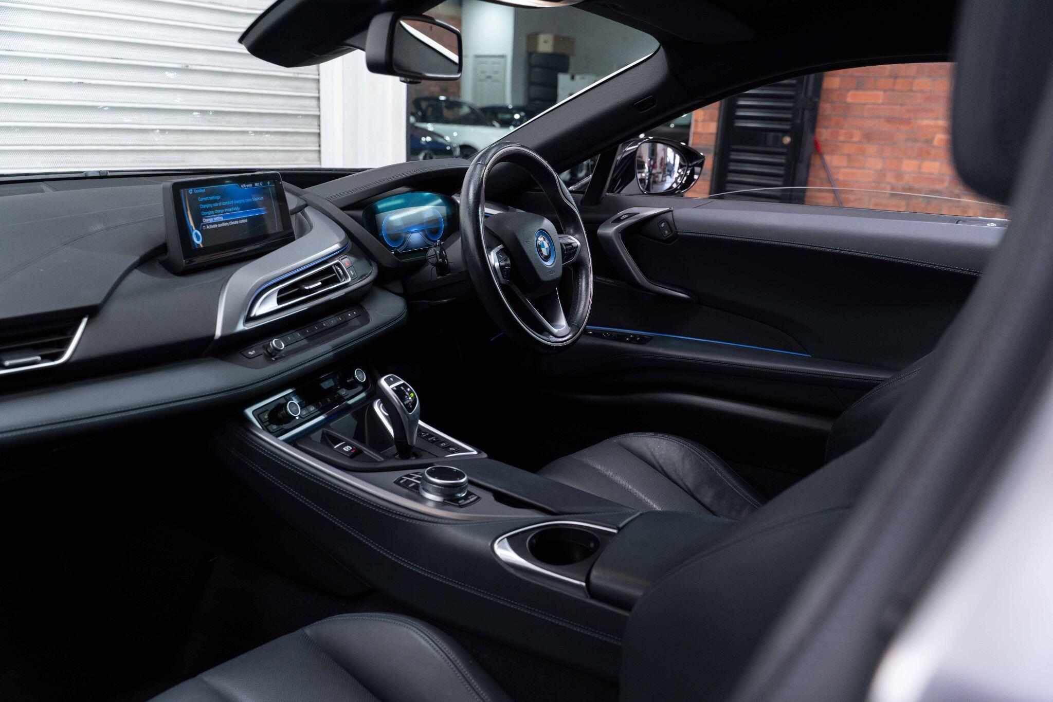 BMW i8 - Image 14